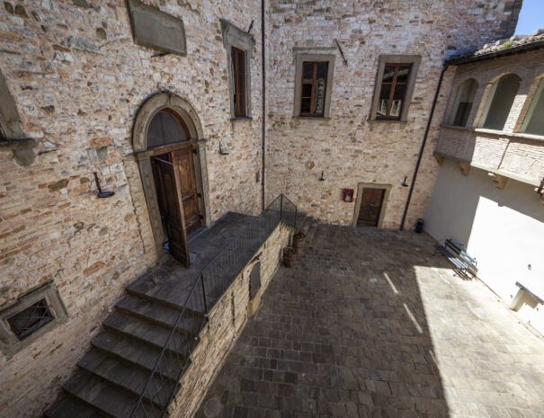 Castello_Interni_Esterni_Wide_02